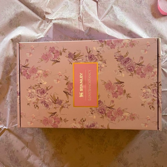 The Stanley X love shack fancy |40oz| Happy Thoughts Quencher - Picture 3 of 4